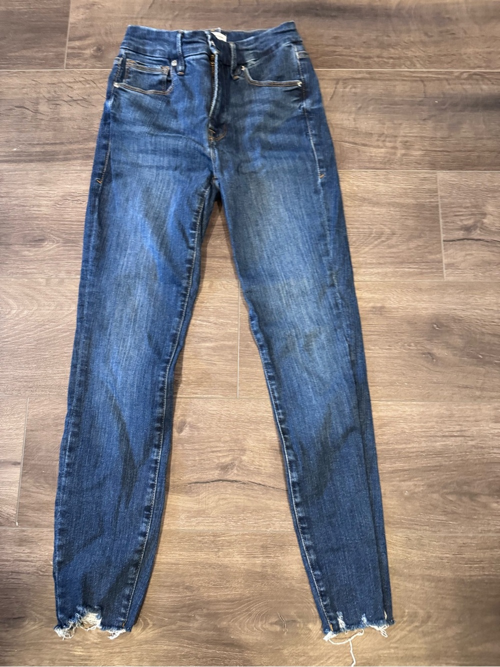 Good American Women’s Blue Skinny Jeans med Wash, raw hem